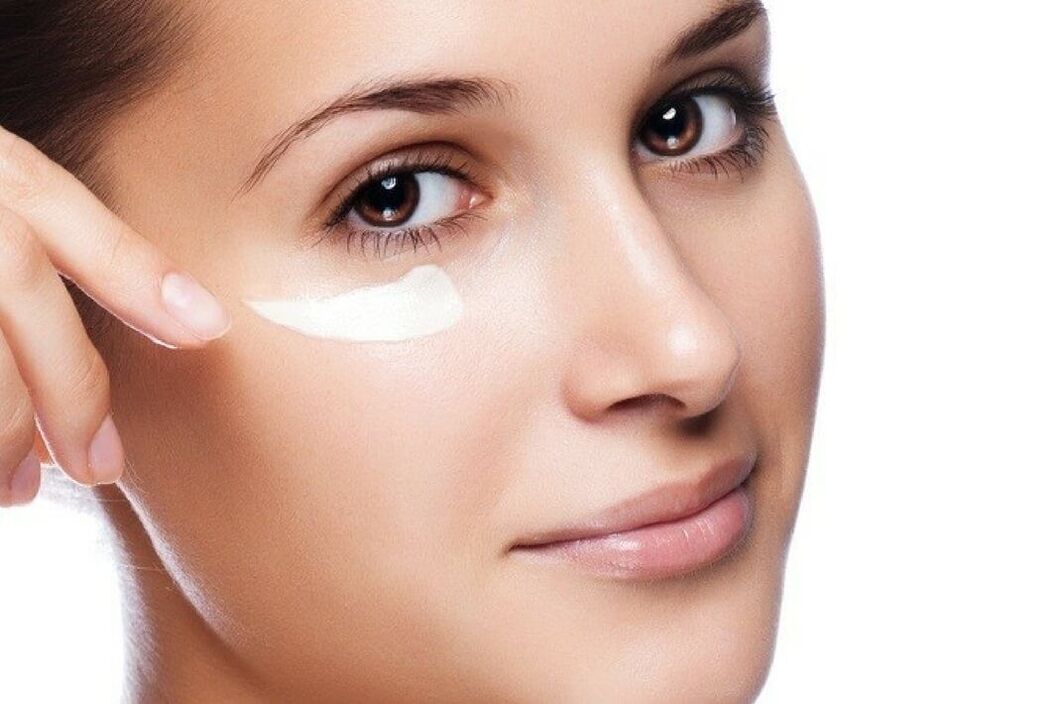 kako pomladiti kožo okoli oči